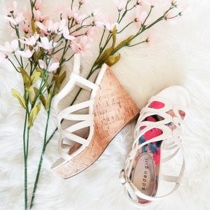 🛍Madden girl white platforms.🛍